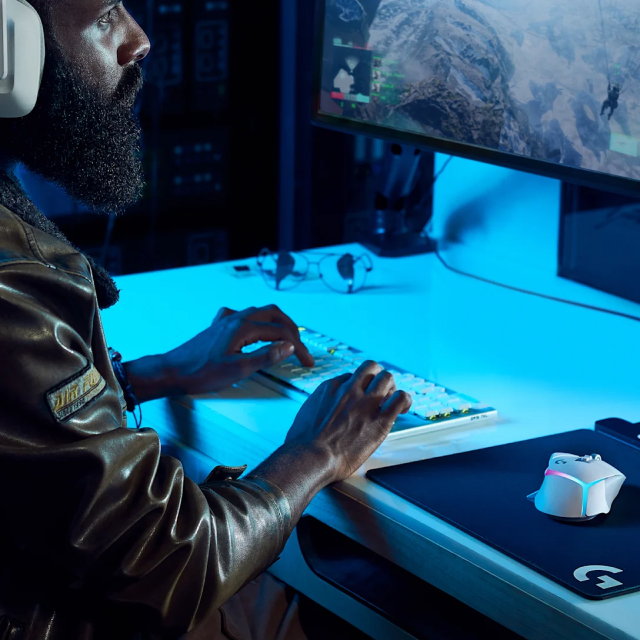 Mouse Gamer Inalámbrico Logitech G G502 X PLUS | Hasta 130 Horas de Batería Recargable | 100 a 25600 DPI | Sensor Óptico HERO 25K | 106 g | 13 Botones Programables | 2.4GHz | RGB | Blanco | 910-006170